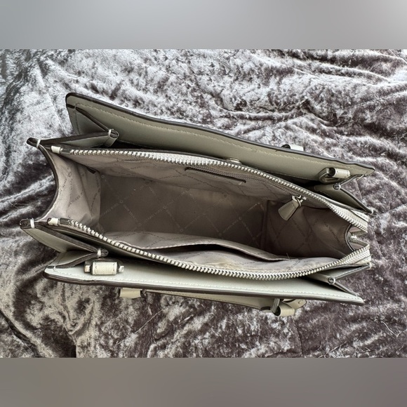 Michael Kors Hope Medium Messenger Purse and Trifold Wallet - Picture 6 of 10